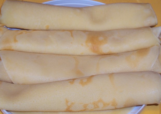 Fotografia przedstawiająca Naleśniki ryżowe z serkiem bananowym