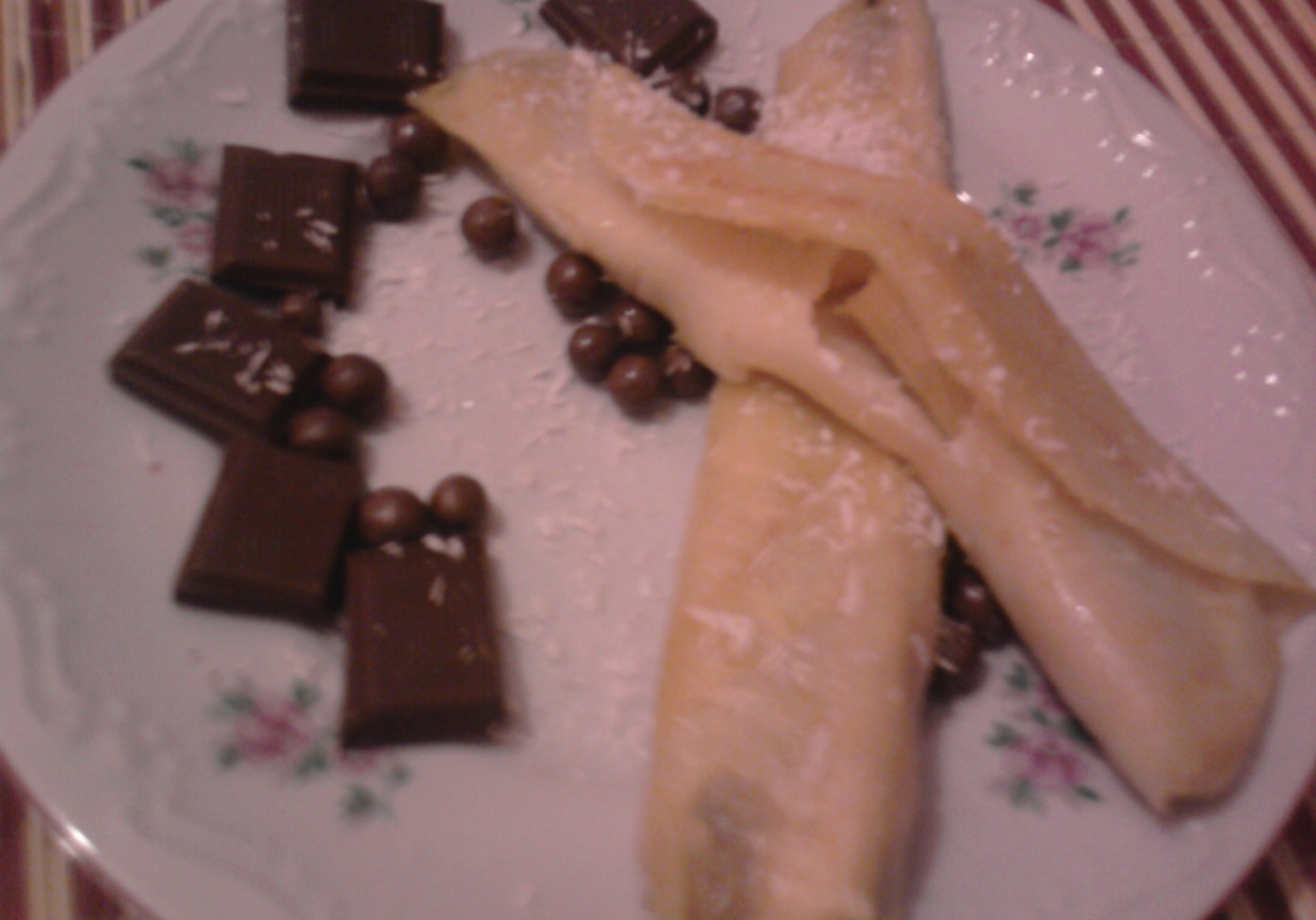 Naleśniki z bananem,czekoladą i groszkami foto