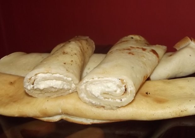 Fotografia przedstawiająca Naleśniki z białym serem i cynamonem
