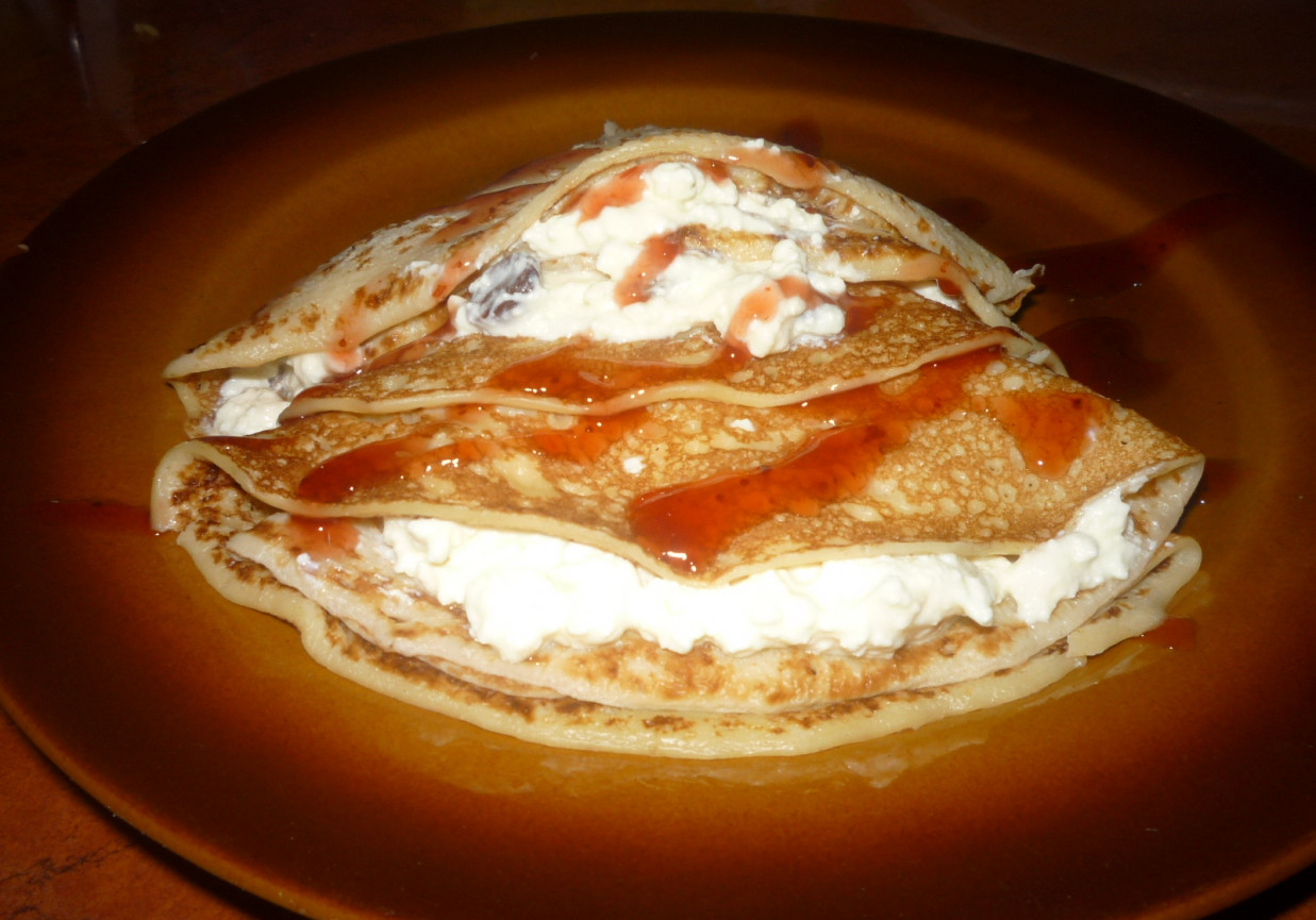 Naleśniki z białym serkiem i orzechami foto