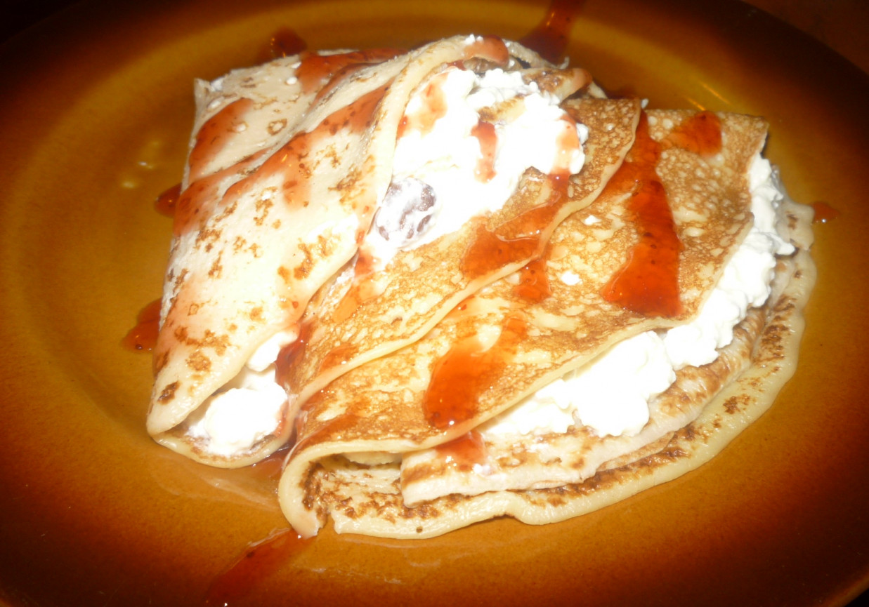 Naleśniki z białym serkiem i orzechami foto