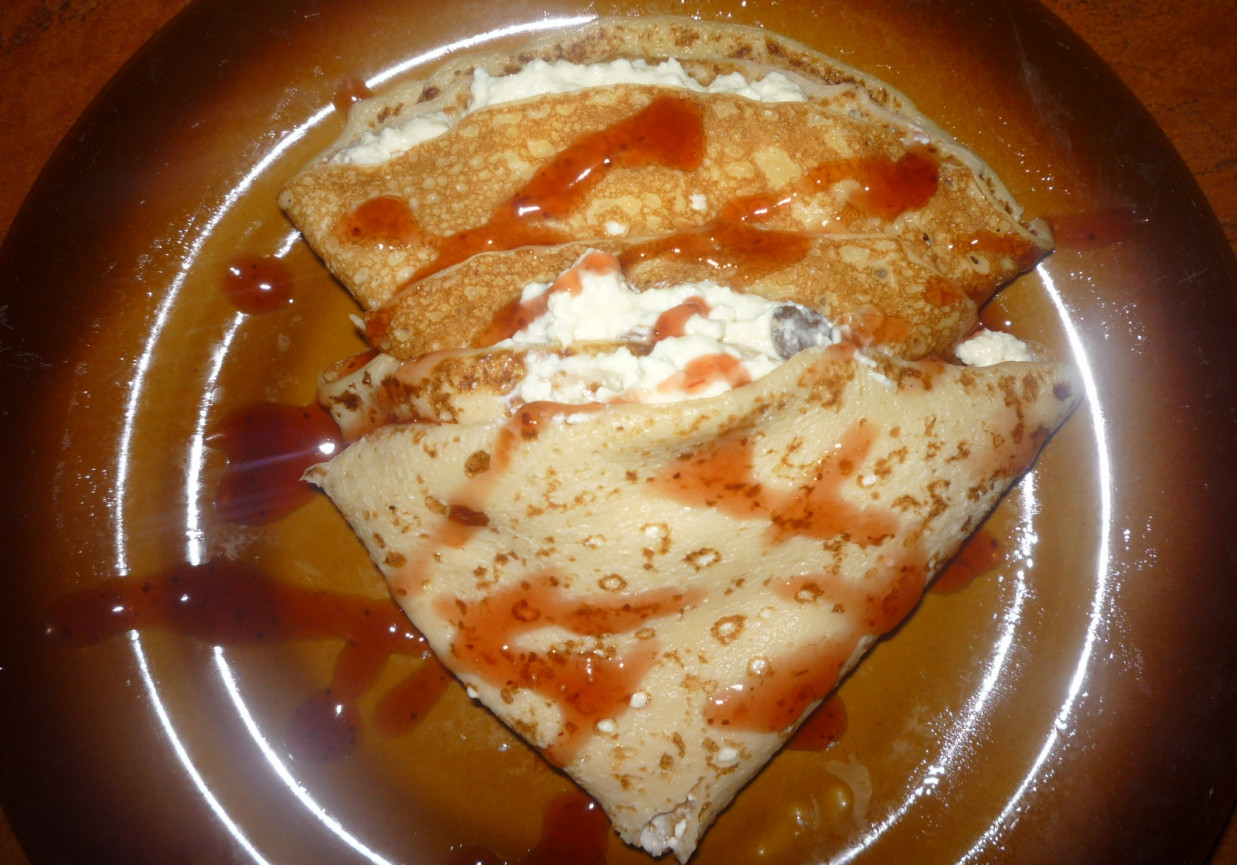 Naleśniki z białym serkiem i orzechami foto