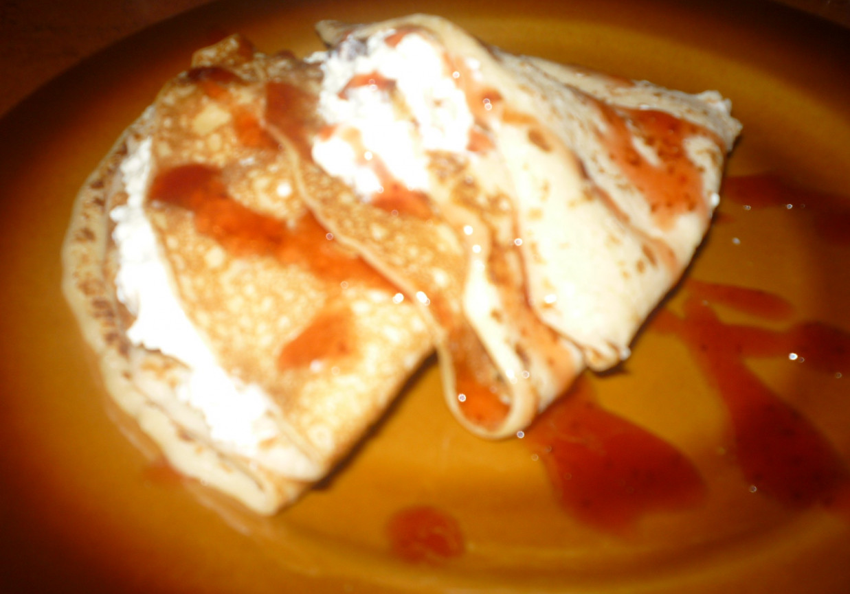 Naleśniki z białym serkiem i orzechami foto