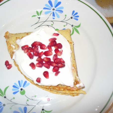 Krok 6 - Naleśniki z dżemem i pestkami granata foto