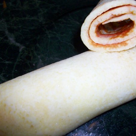 Krok 3 - naleśniki z dżemem wiśniowym foto