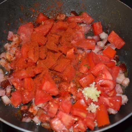 Krok 3 - Naleśniki z farszem serowo-pomidorowym foto