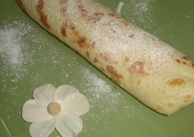 Fotografia przedstawiająca Naleśniki z farszem z białego sera i banana