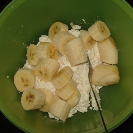 Krok 1 - Naleśniki z farszem z białego sera i banana foto