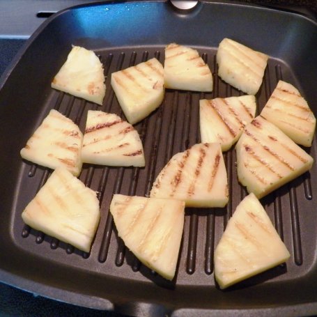 Krok 3 - Naleśniki z grillowanym ananasem foto