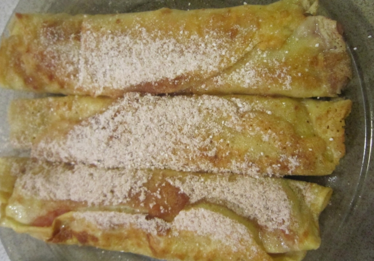 Naleśniki z jabłkami i śliwkami foto