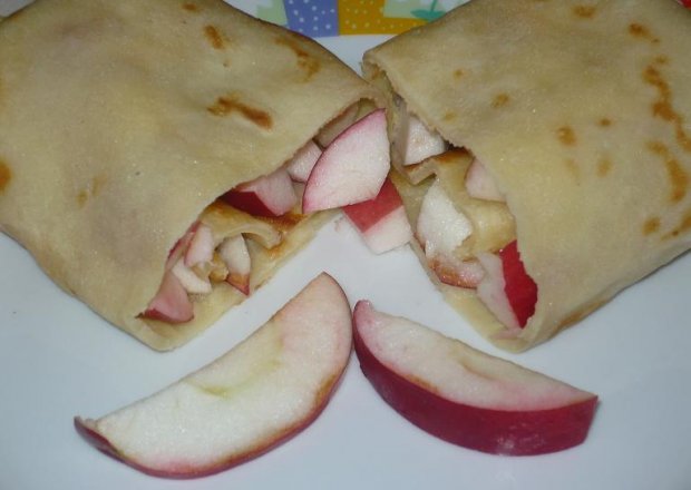 Fotografia przedstawiająca Naleśniki z jabłkami