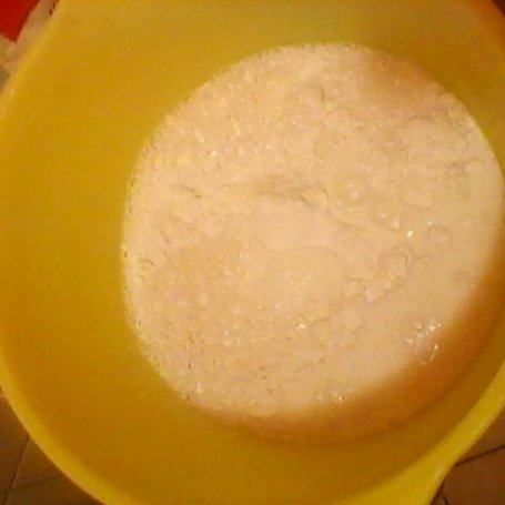 Krok 1 - Naleśniki z konfiturą z dzikiej róży. foto