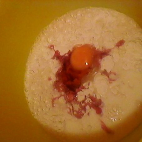 Krok 2 - Naleśniki z konfiturą z dzikiej róży. foto