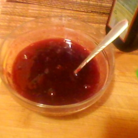 Krok 3 - Naleśniki z konfiturą z dzikiej róży. foto