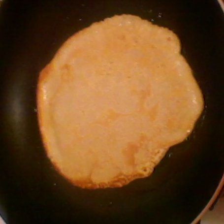 Krok 4 - Naleśniki z konfiturą z dzikiej róży. foto