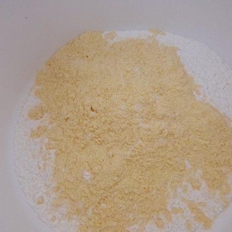Krok 1 - Naleśniki z mąką kukurydzianą  foto