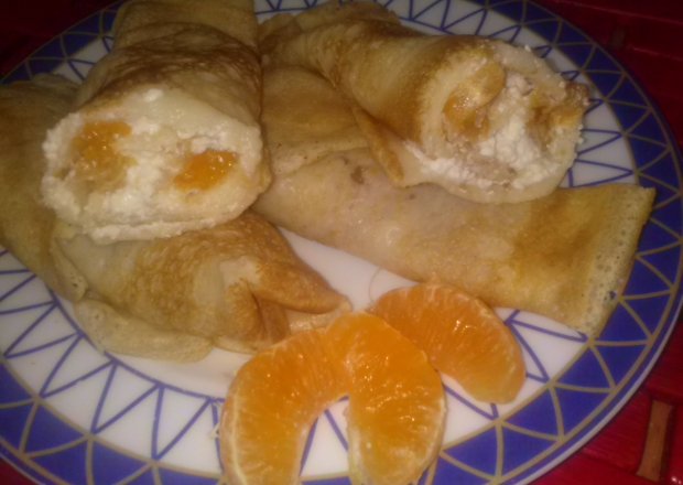 Fotografia przedstawiająca Naleśniki z mandarynkami i serem