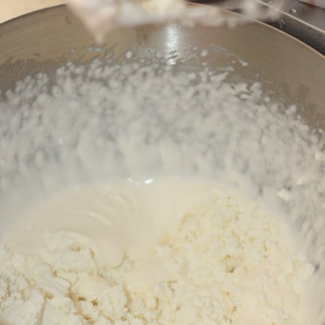Krok 2 - Naleśniki z mascarpone i truskawkami foto