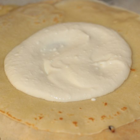 Krok 4 - Naleśniki z mascarpone i truskawkami foto