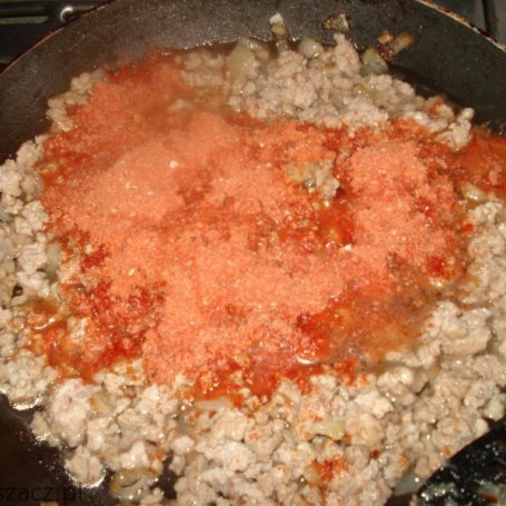 Krok 2 - Naleśniki z mięsem mielonym i sosem czosnkowym foto