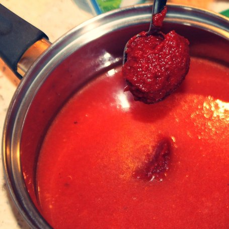 Krok 4 - Naleśniki z mięsem mielonym zapiekane w sosie pomidorowym! foto