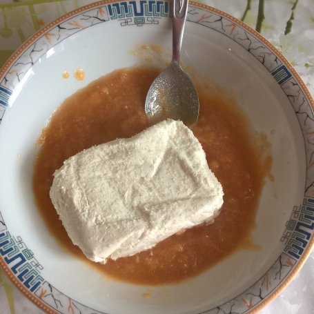 Krok 2 - Naleśniki z morelowym twarożkiem foto
