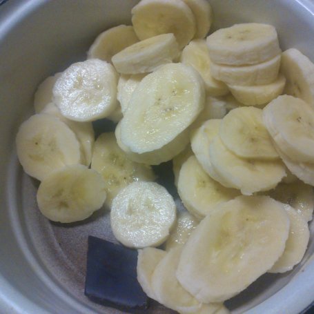 Krok 2 - Naleśniki z nadzieniem czekoladowo-bananowym foto