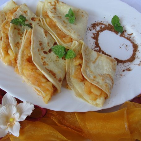 Krok 4 - Naleśniki z prażonymi jabłkami foto