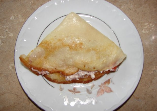 Fotografia przedstawiająca Naleśniki z serem i dżemem