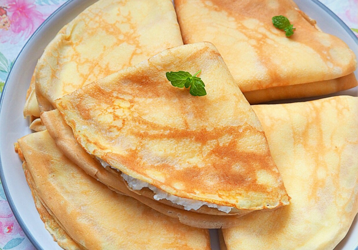 Naleśniki z serem i jogurtem greckim foto