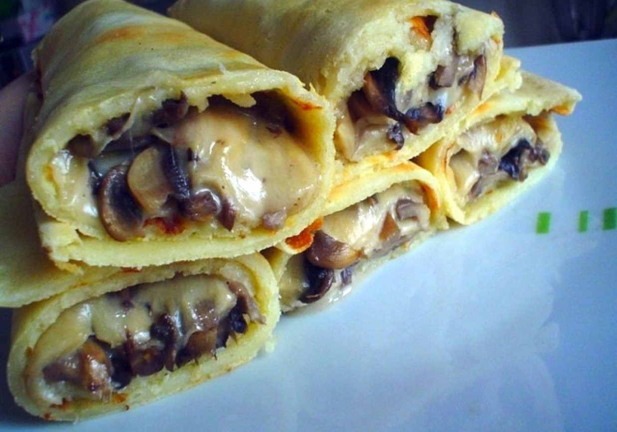 Naleśniki z serem i pieczarkami foto