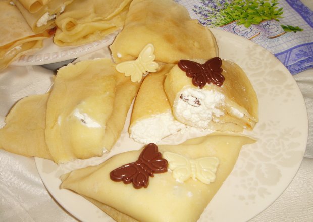 Fotografia przedstawiająca Naleśniki z serem i rodzynkami
