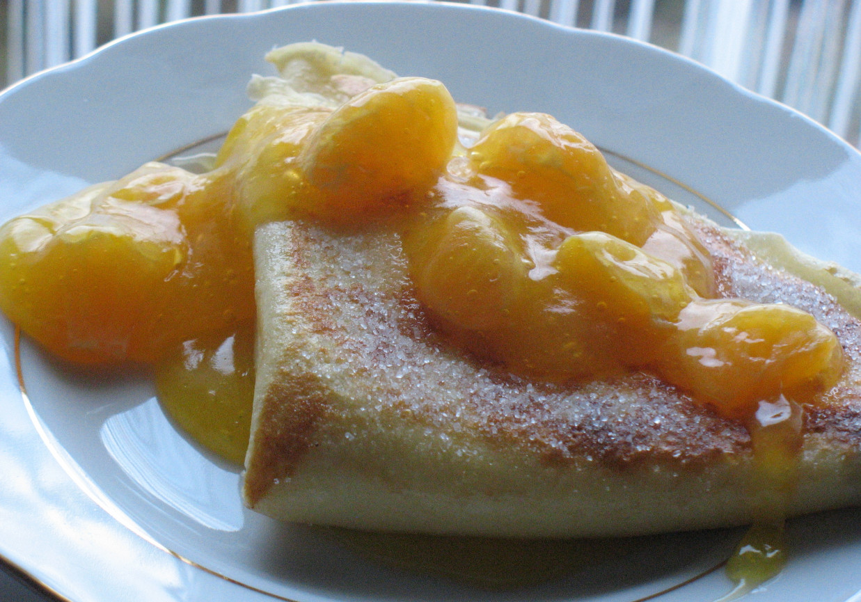 Naleśniki z serem i sosem mandarynkowym foto