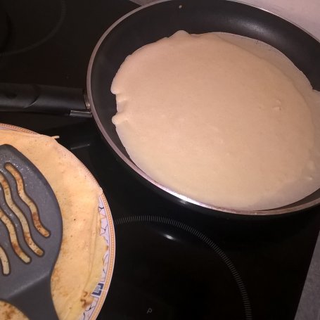 Krok 2 - Naleśniki z serem, jabłkami i cynamonem foto