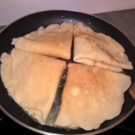 Krok 5 - Naleśniki z serem, jabłkami i cynamonem foto