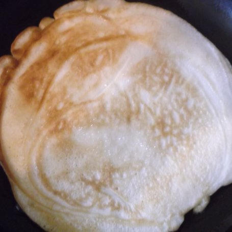 Krok 2 - Naleśniki z serkiem mascarpone i białą czekoladą foto