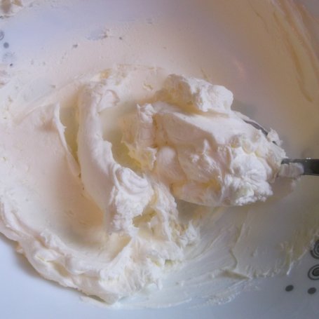 Krok 3 - Naleśniki z serkiem mascarpone i białą czekoladą foto