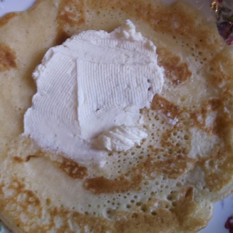 Krok 4 - Naleśniki z serkiem mascarpone i białą czekoladą foto