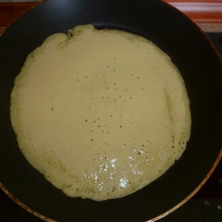Krok 2 - Naleśniki z sokiem pomarańczowym i frużeliną wiśniową foto