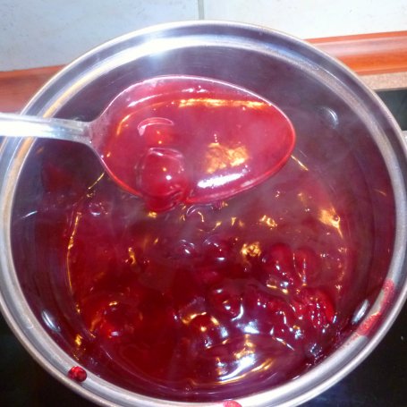 Krok 7 - Naleśniki z sokiem pomarańczowym i frużeliną wiśniową foto