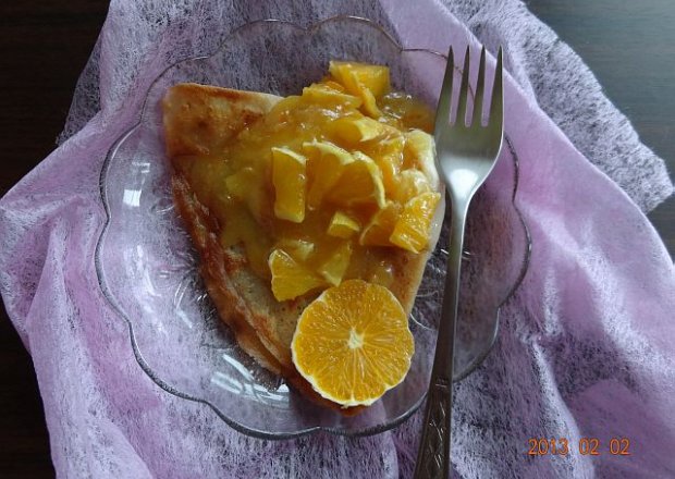 Fotografia przedstawiająca Naleśniki z sosem pomarańczowym