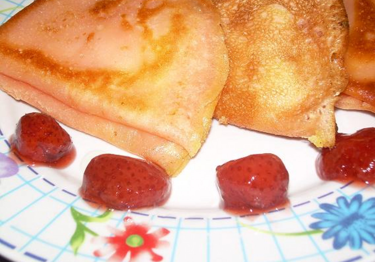 NALEŚNIKI Z TWAROŻKIEM I TRUSKAWKAMI foto