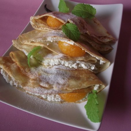 Krok 6 - Naleśniki z waniliowym serem i mandarynkami z puszki foto