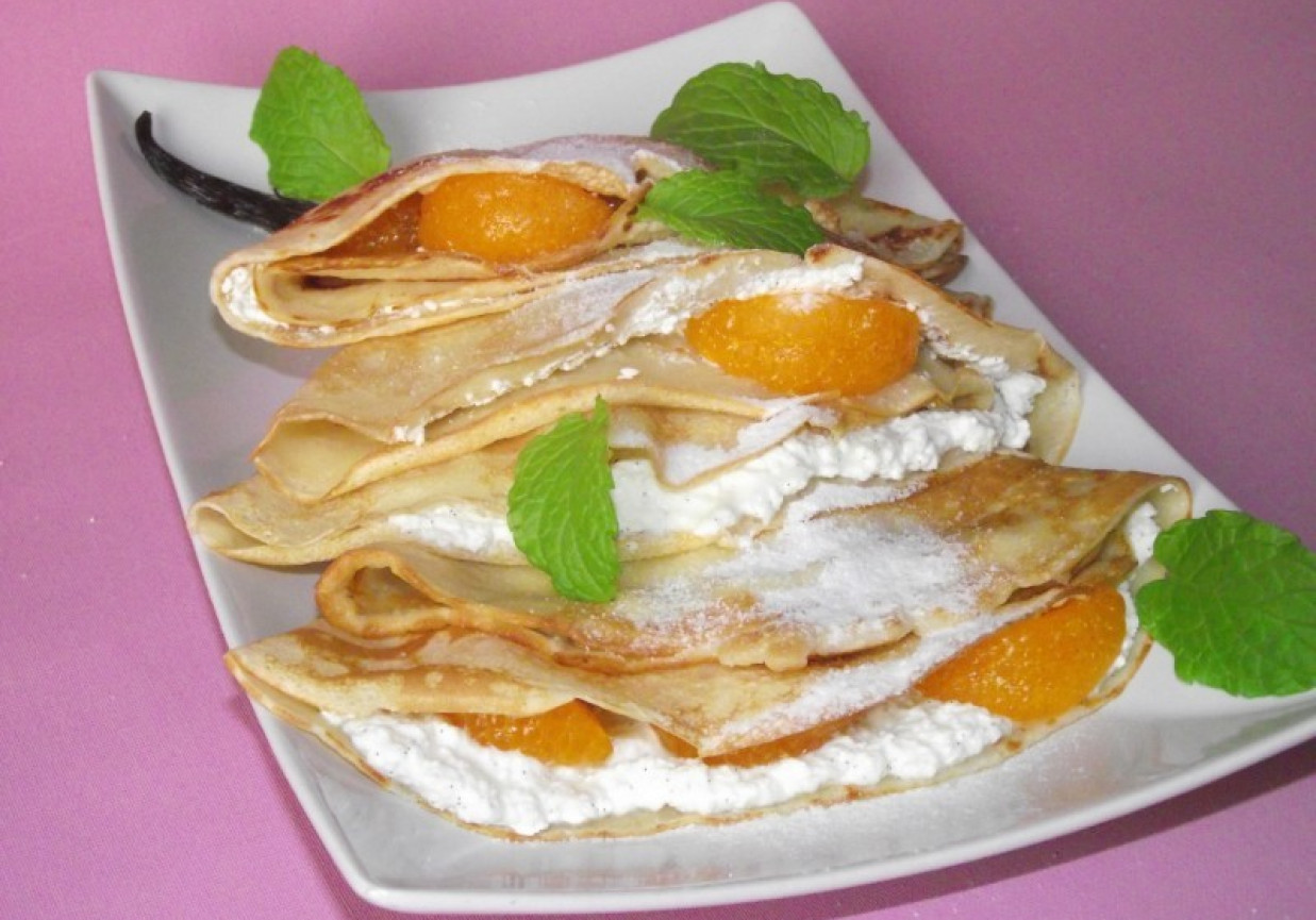 Naleśniki z waniliowym serem i mandarynkami z puszki foto