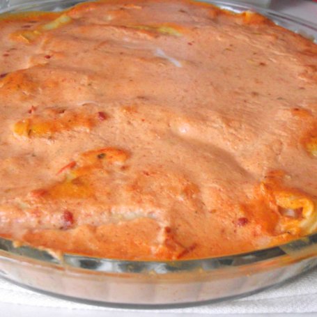 Krok 5 - Naleśniki zapiekane z farszem mięsnym i mozzarellą w sosie śmietanowo-pomidorowym foto