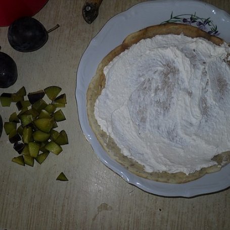 Krok 2 - Naleśniki ze śliwkami foto