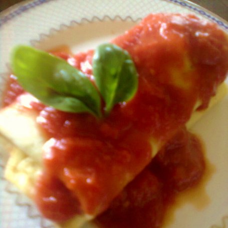 Krok 7 - Naleśniki ze szpinakiem i fetą w sosie pomidorowym foto