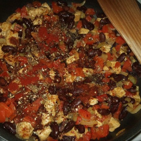 Krok 4 - Naleśnikowe cannelloni z kurczakiem i warzywami foto