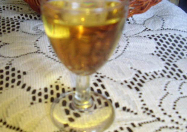Fotografia przedstawiająca nalewka cytrynowo-miodowa z amaretto