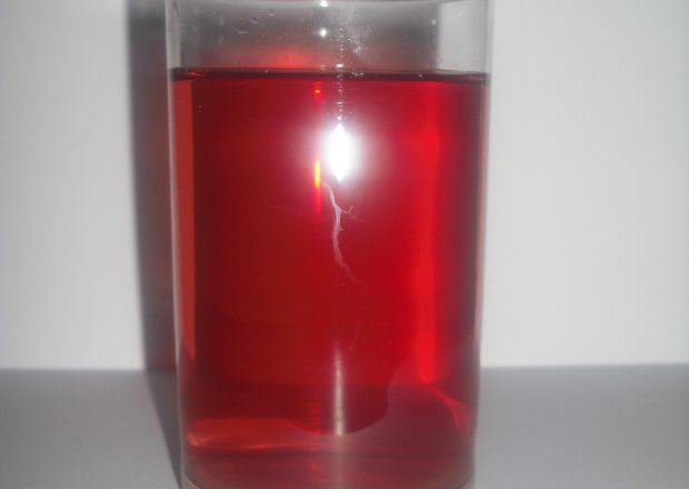 Fotografia przedstawiająca Nalewka herbaciana z nutą malinową